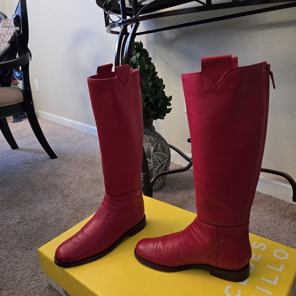 Boots - Picture 4 of 5